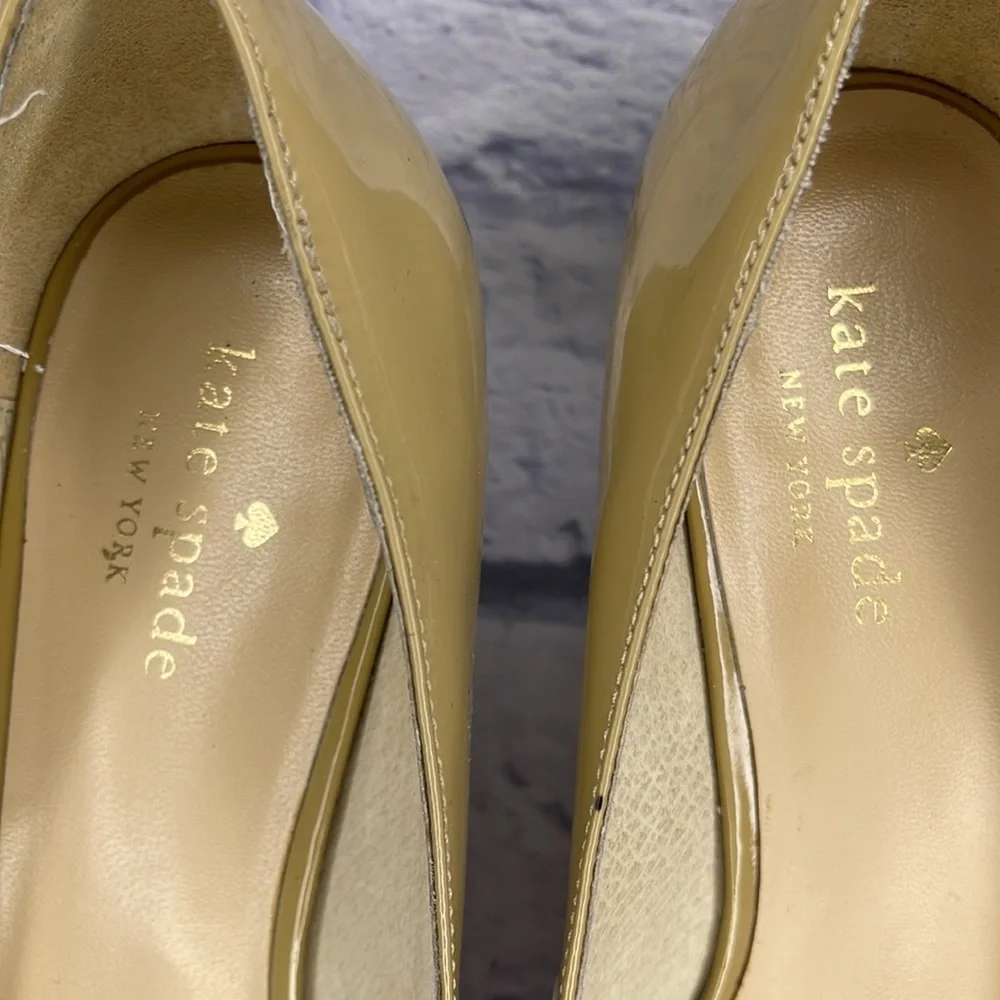 KATE SPADE New York Metro natural Patent Leather 9 M Pyramid 3 in. Wedges